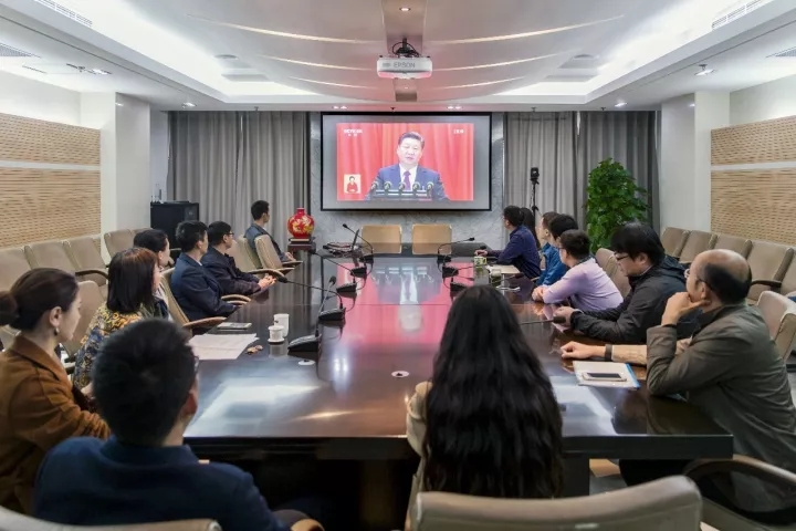 集團干部員工喜迎十九大：令人鼓舞，催人奮進