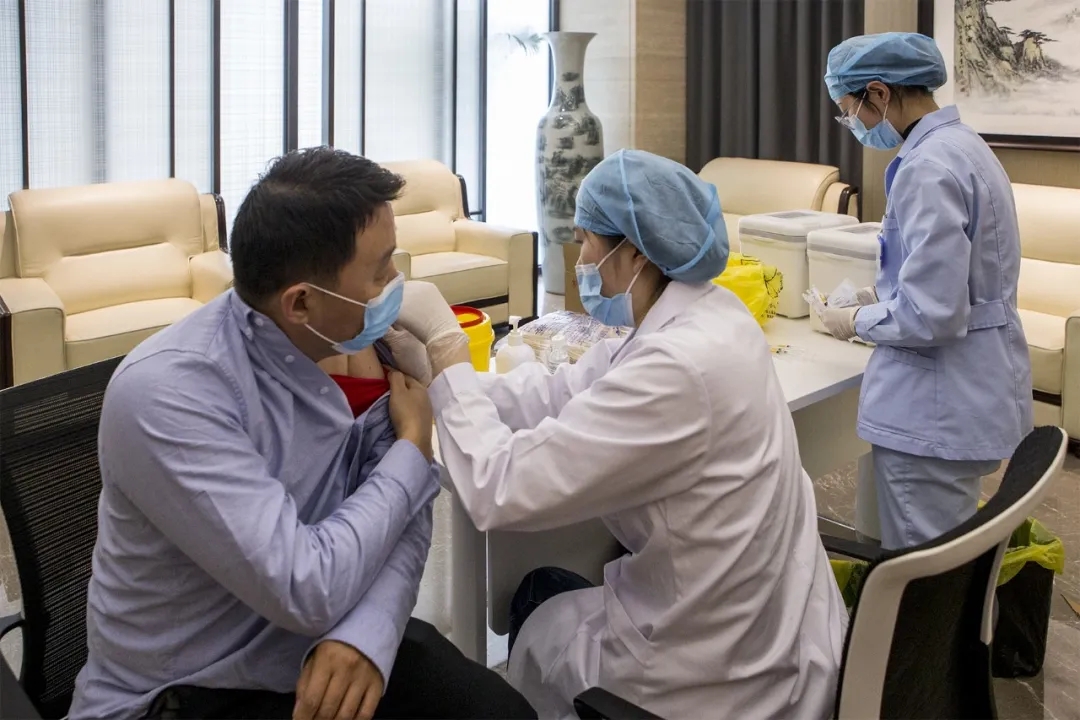 疫苗接種進(jìn)企業(yè)，貼心服務(wù)暖人心